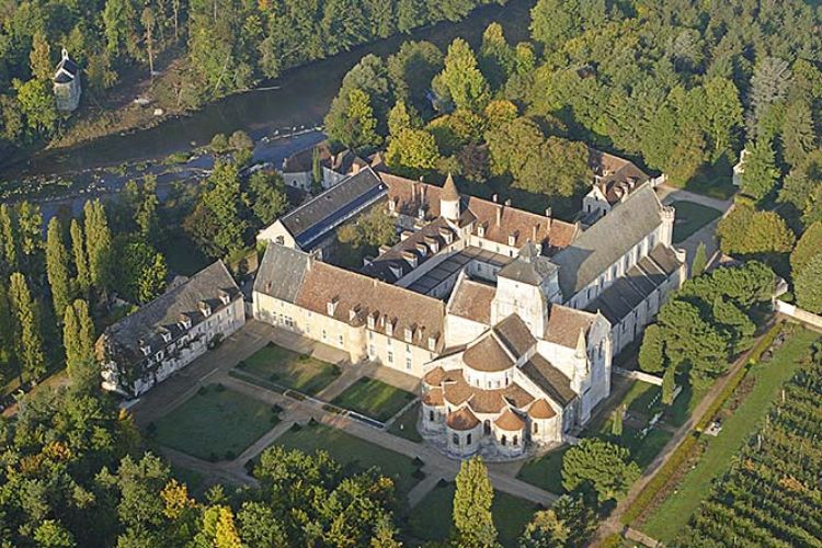 Vue aérienne de l’abbaye de Fongombault